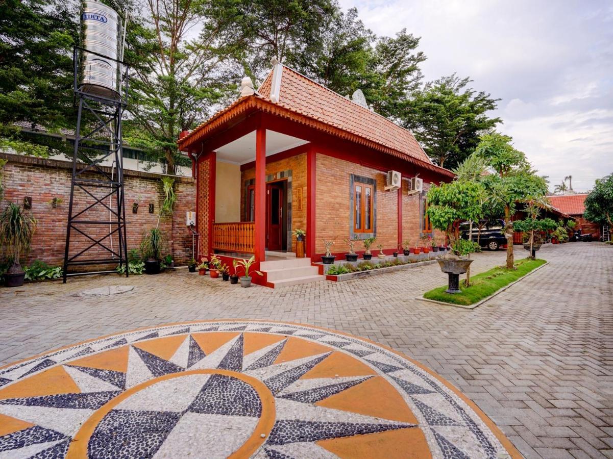 Super Oyo Collection O 90265 Cempoko Mulyo Homestay Syariah Tugu المظهر الخارجي الصورة