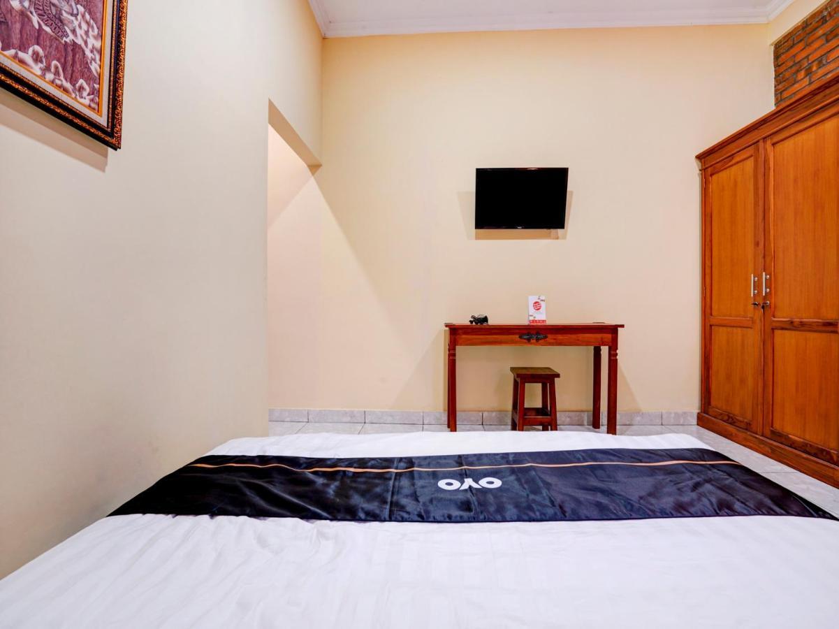 Super Oyo Collection O 90265 Cempoko Mulyo Homestay Syariah Tugu المظهر الخارجي الصورة
