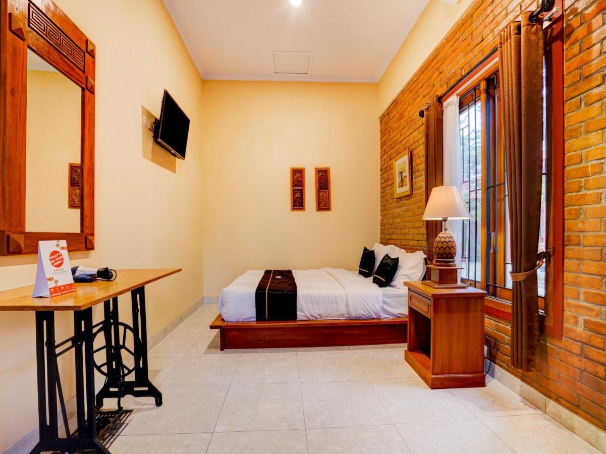Super Oyo Collection O 90265 Cempoko Mulyo Homestay Syariah Tugu المظهر الخارجي الصورة