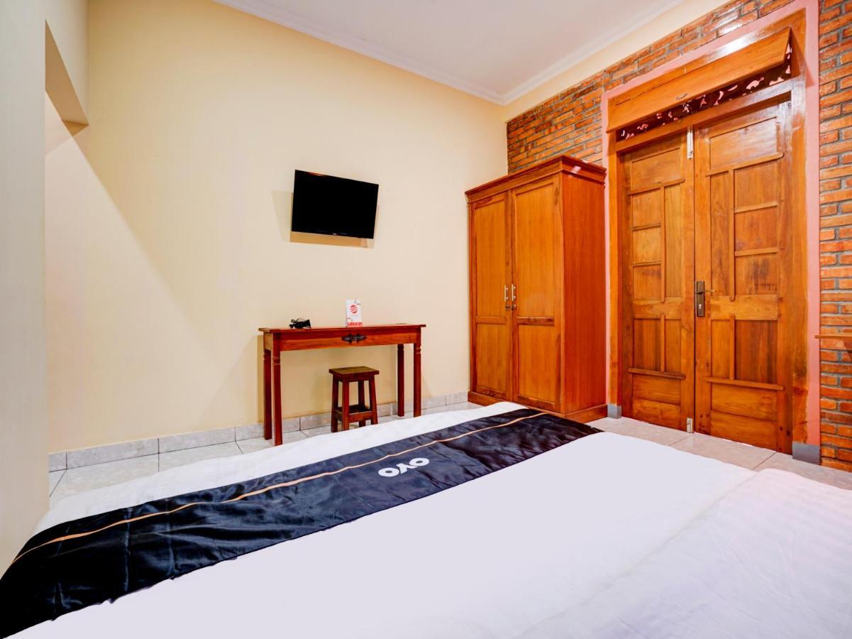 Super Oyo Collection O 90265 Cempoko Mulyo Homestay Syariah Tugu المظهر الخارجي الصورة