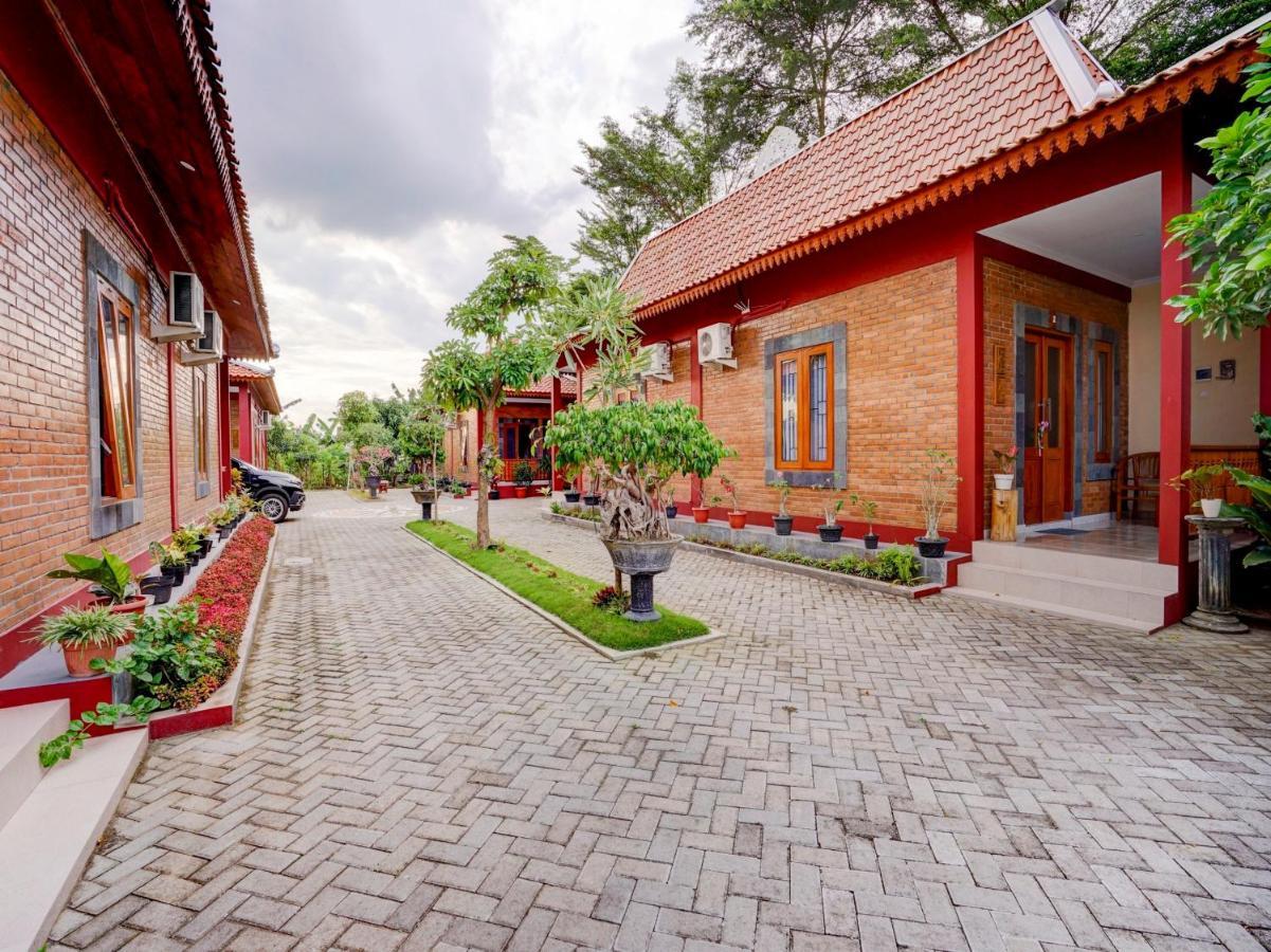 Super Oyo Collection O 90265 Cempoko Mulyo Homestay Syariah Tugu المظهر الخارجي الصورة