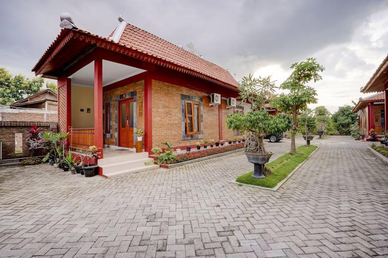 Super Oyo Collection O 90265 Cempoko Mulyo Homestay Syariah Tugu المظهر الخارجي الصورة